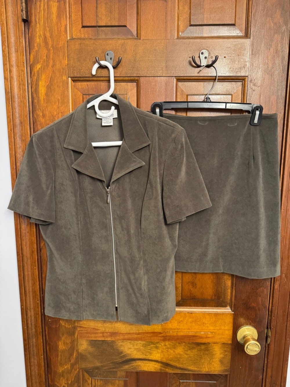 Lisa Jo- Women's Olive Short-Sleeve Suede Jacket and Skirt Set